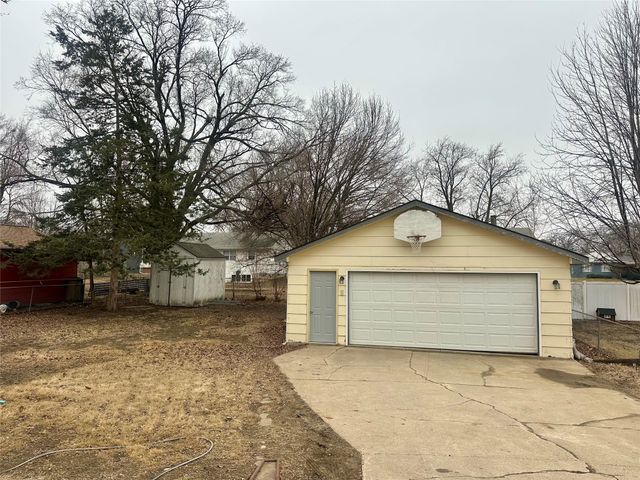 4320 66th Street, Urbandale, IA 50322