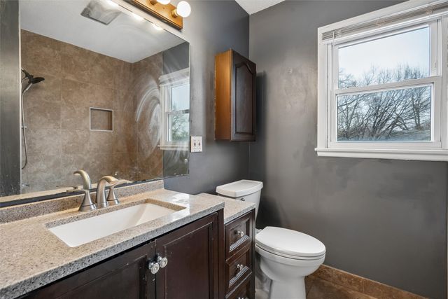 4320 66th Street, Urbandale, IA 50322