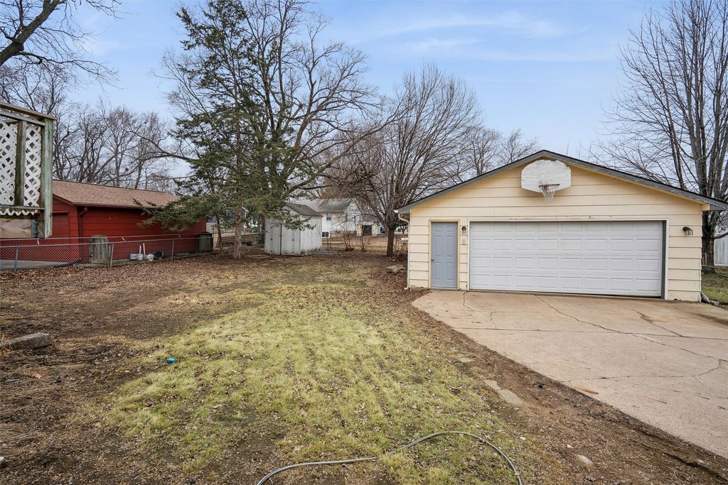 4320 66th Street, Urbandale, IA 50322