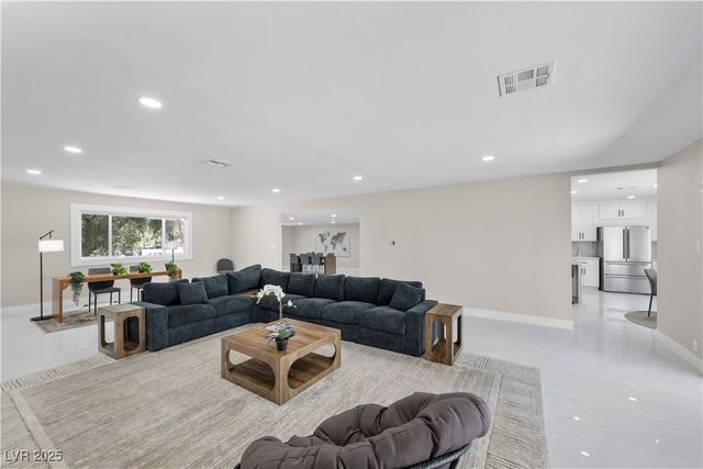 3482 Pueblo Way, Las Vegas, NV 89169