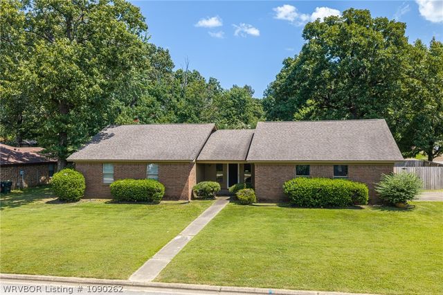 1804 Brooken Hill Drive, Fort Smith, AR 72908
