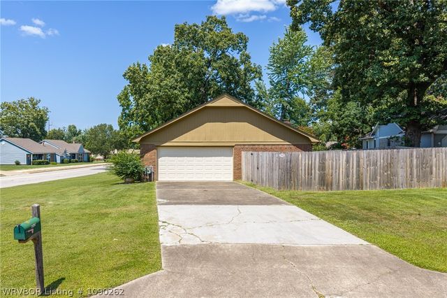 1804 Brooken Hill Drive, Fort Smith, AR 72908