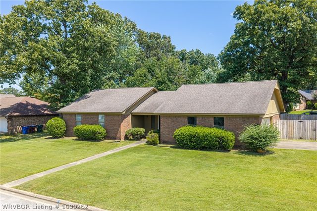 1804 Brooken Hill Drive, Fort Smith, AR 72908