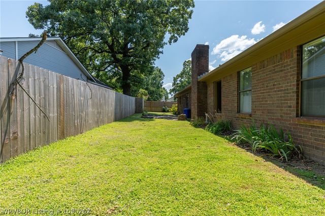 1804 Brooken Hill Drive, Fort Smith, AR 72908