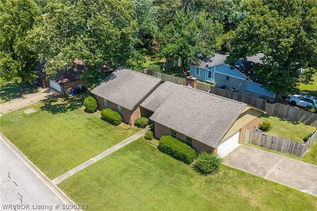 1804 Brooken Hill Drive, Fort Smith, AR 72908