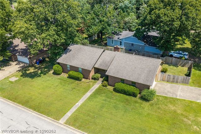 1804 Brooken Hill Drive, Fort Smith, AR 72908