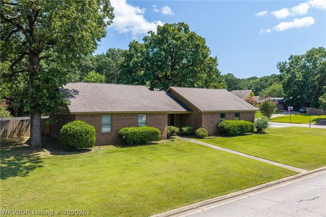 1804 Brooken Hill Drive, Fort Smith, AR 72908