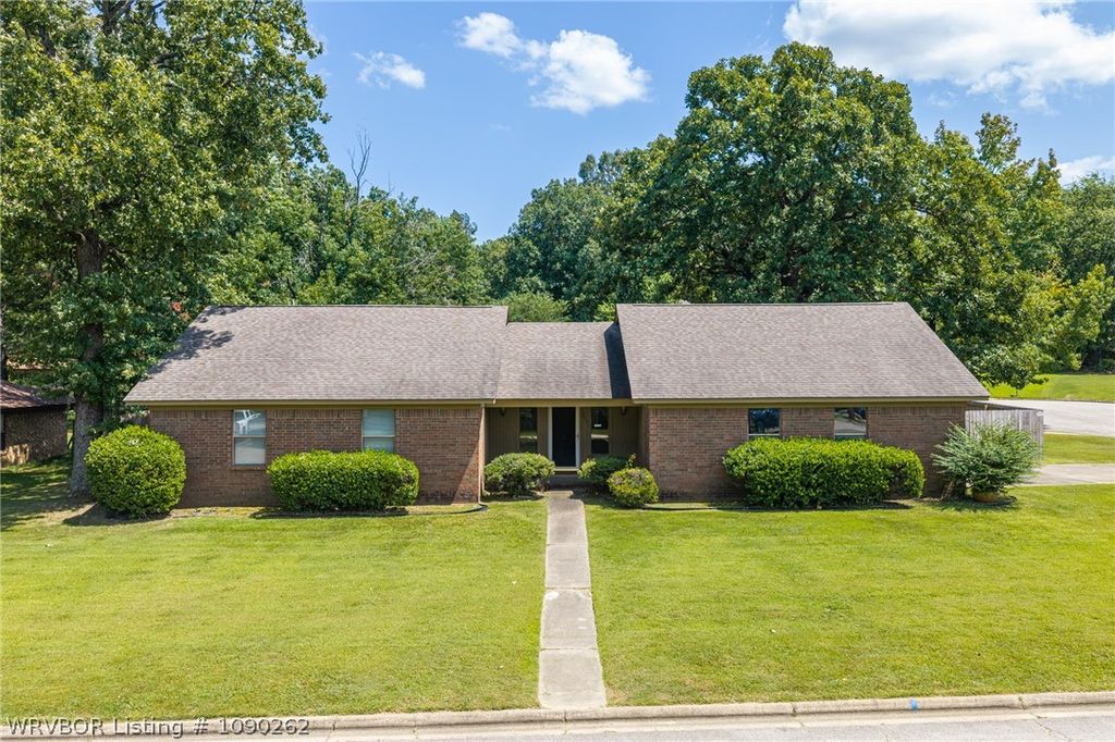 1804 Brooken Hill Drive, Fort Smith, AR 72908