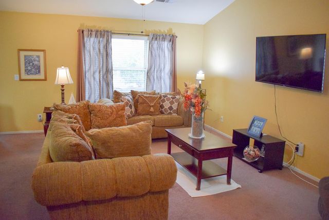 606 Village Dr, Galt, CA 95632