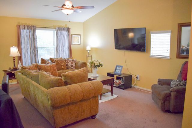 606 Village Dr, Galt, CA 95632