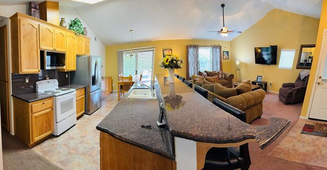 606 Village Dr, Galt, CA 95632