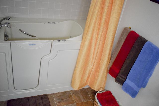 606 Village Dr, Galt, CA 95632