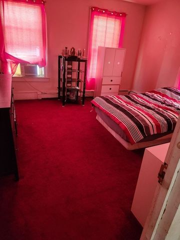 41 Butterfield St, Lowell, MA 01854