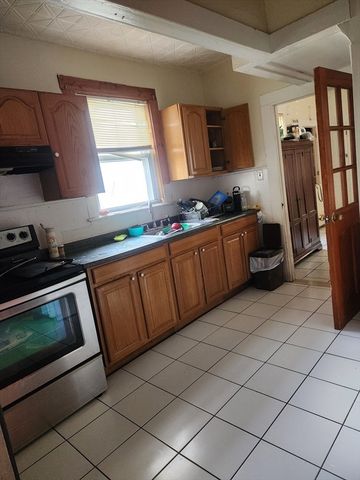 41 Butterfield St, Lowell, MA 01854