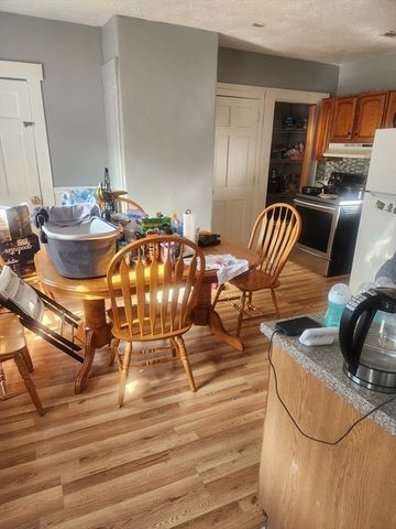 41 Butterfield St, Lowell, MA 01854