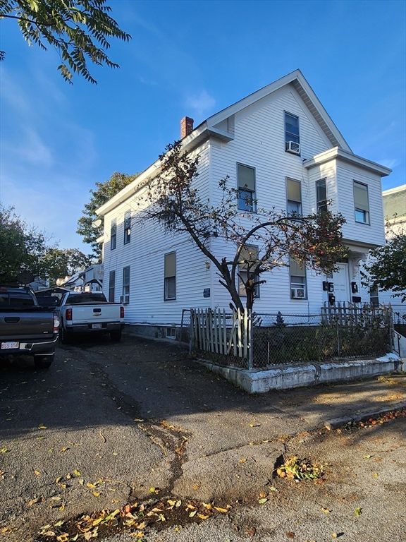 41 Butterfield St, Lowell, MA 01854