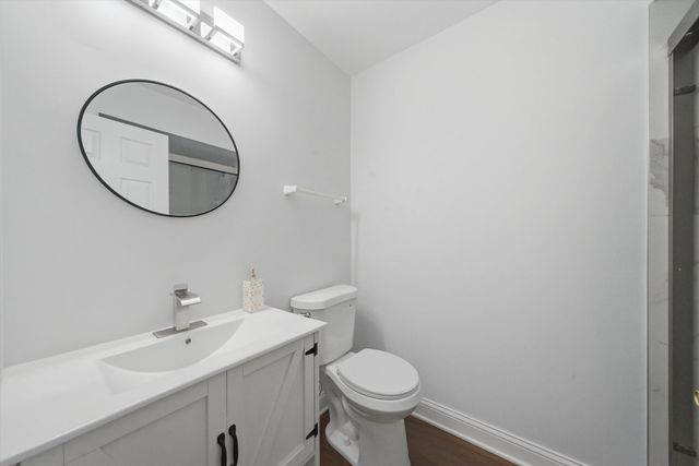 2210 Fieldcrest Drive, Mundelein, IL 60060