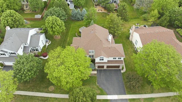 2210 Fieldcrest Drive, Mundelein, IL 60060