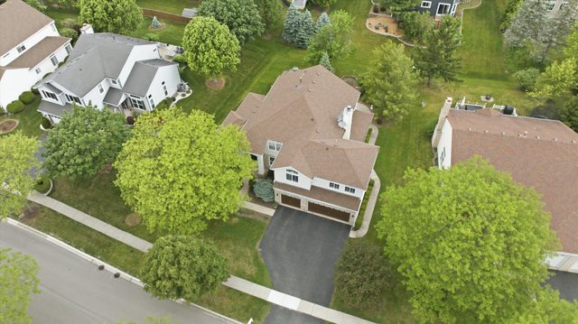 2210 Fieldcrest Drive, Mundelein, IL 60060