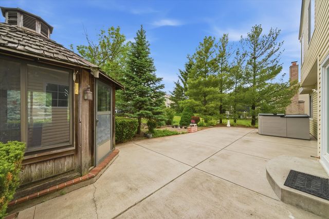 2210 Fieldcrest Drive, Mundelein, IL 60060