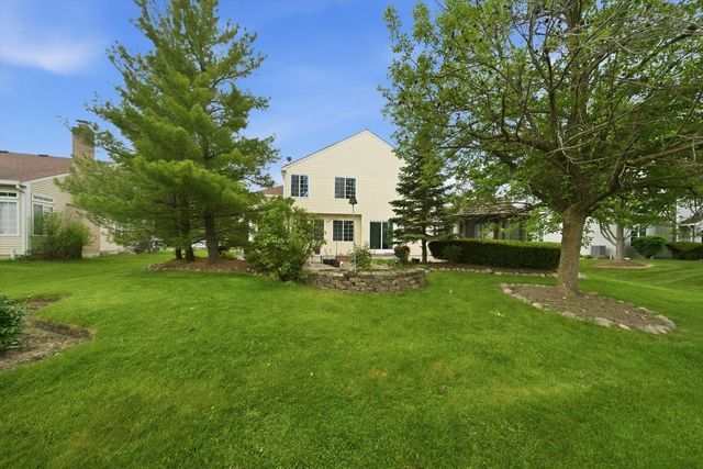 2210 Fieldcrest Drive, Mundelein, IL 60060