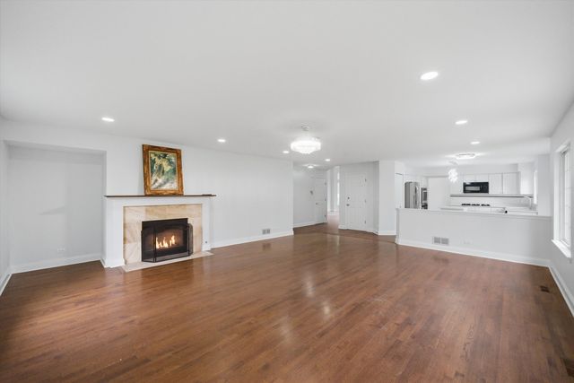 2210 Fieldcrest Drive, Mundelein, IL 60060