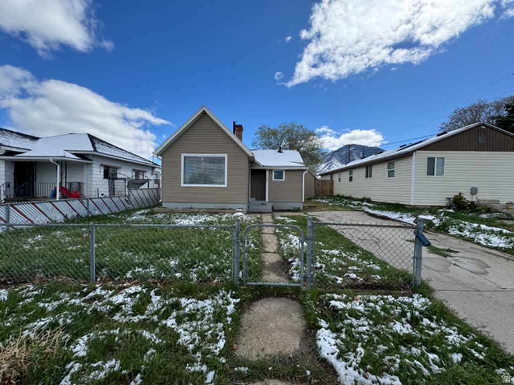 Image 2 of property listing at 260 N 5TH ST, Tooele, UT 84074
