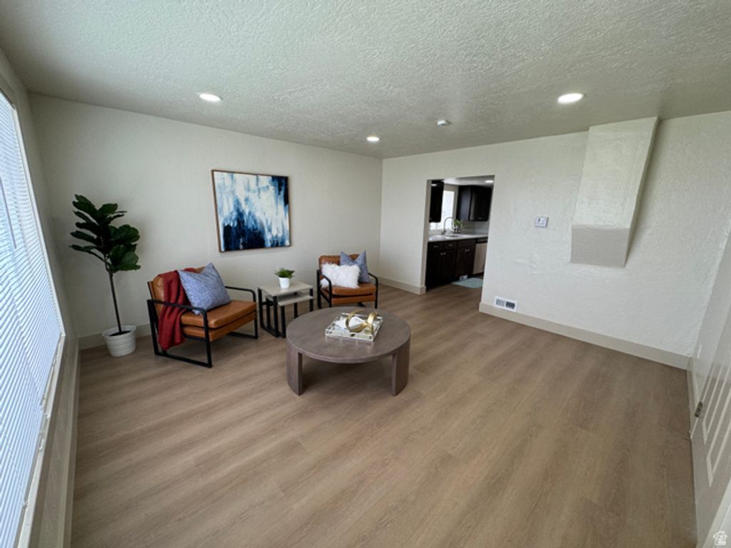 Image 3 of property listing at 260 N 5TH ST, Tooele, UT 84074