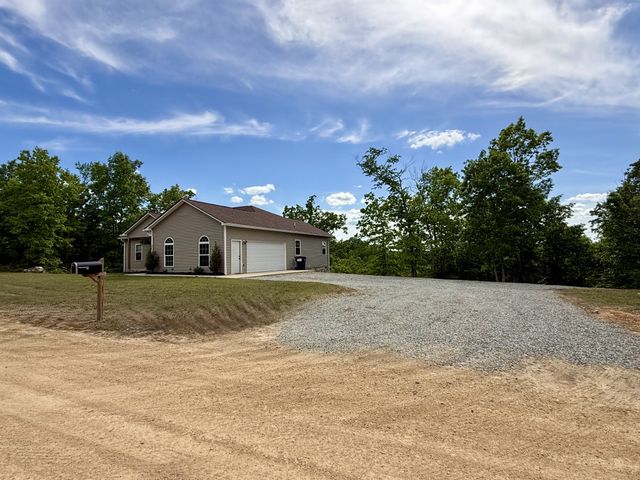 131 Gatlyn Ln, Hohenwald, TN 38462