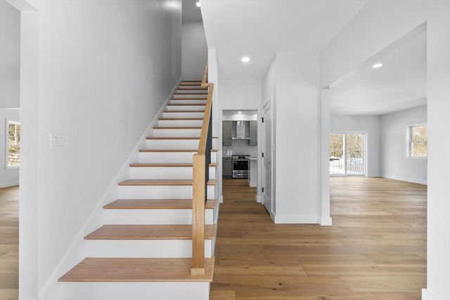 335 Salem St, North Andover, MA 01845