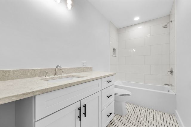 335 Salem St, North Andover, MA 01845