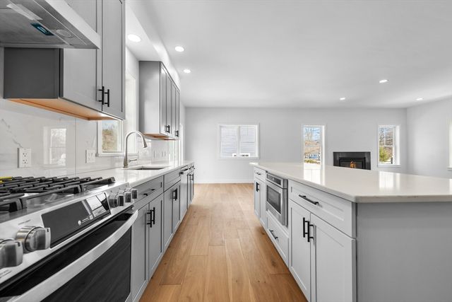 335 Salem St, North Andover, MA 01845