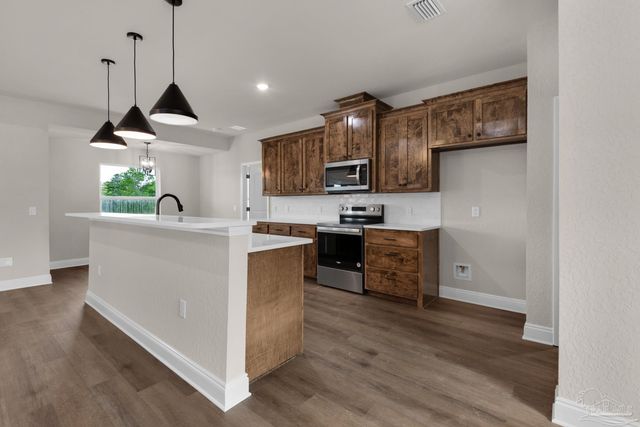 7953 Twin Lake Dr, Milton, FL 32583