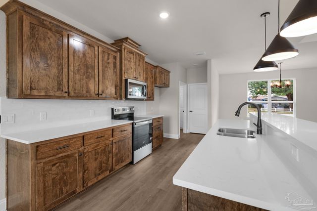 7953 Twin Lake Dr, Milton, FL 32583