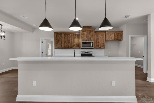 7953 Twin Lake Dr, Milton, FL 32583