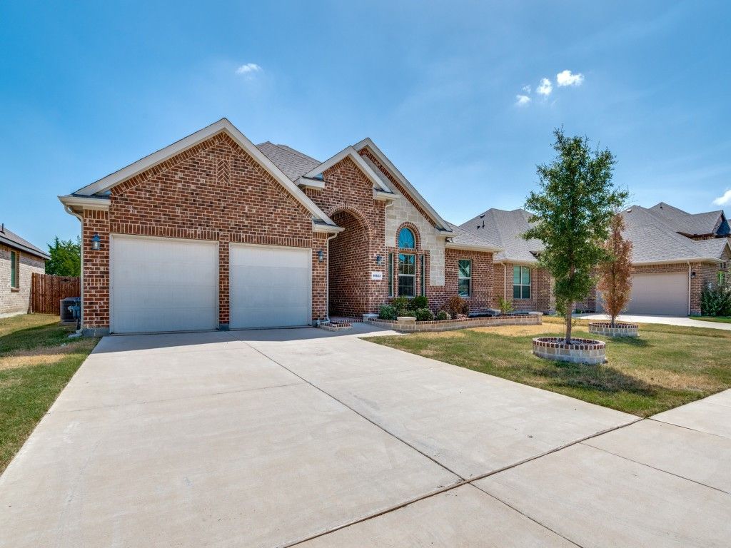 10623 Cherry Tree Way, Grand Prairie, TX 76065 — photo 2