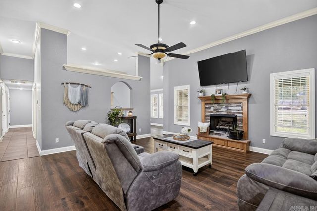 104 Parkway Square, Pearcy, AR 71964
