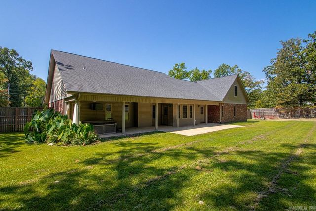 104 Parkway Square, Pearcy, AR 71964