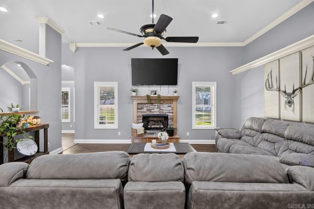 104 Parkway Square, Pearcy, AR 71964
