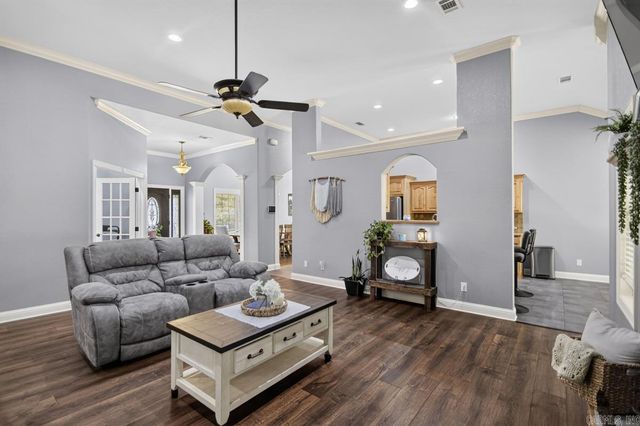 104 Parkway Square, Pearcy, AR 71964