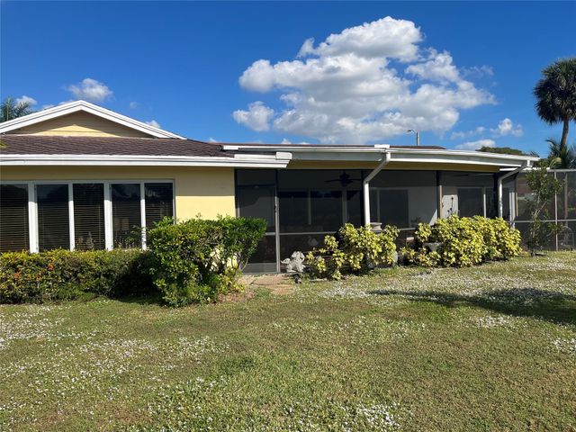 5728 S Bayberry Ln, Tamarac, FL 33319