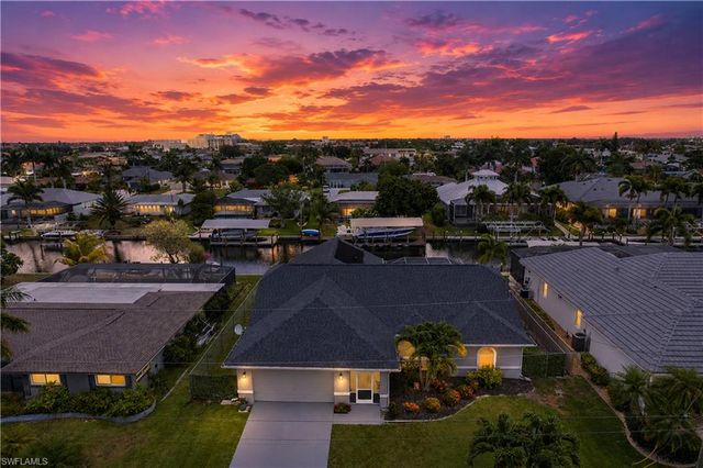 4933 Seville CT, Cape Coral, FL 33904
