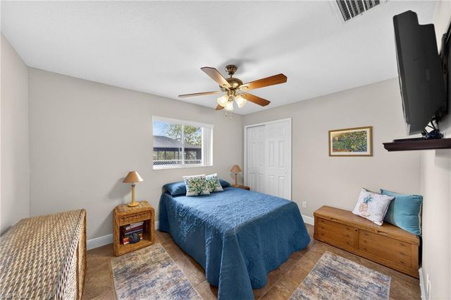 4933 Seville CT, Cape Coral, FL 33904