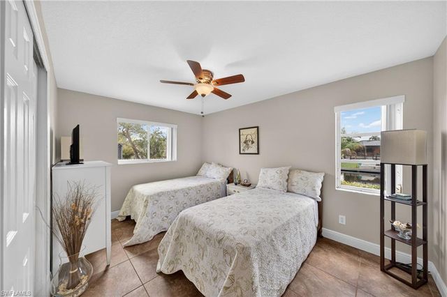 4933 Seville CT, Cape Coral, FL 33904