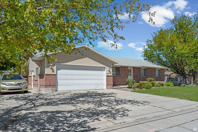 7402 S TEMPLE DR, West Jordan, UT 84084
