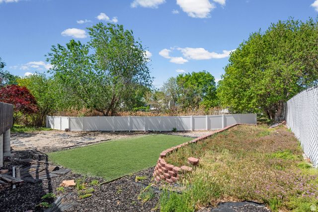 7402 S TEMPLE DR, West Jordan, UT 84084