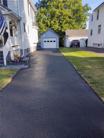 18 Bennett Avenue, Oakfield, NY 14125