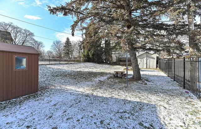 417 James STREET, Burlington, WI 53105