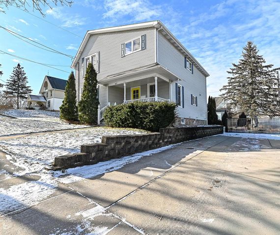 417 James STREET, Burlington, WI 53105