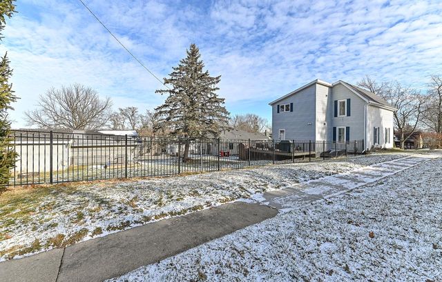 417 James STREET, Burlington, WI 53105